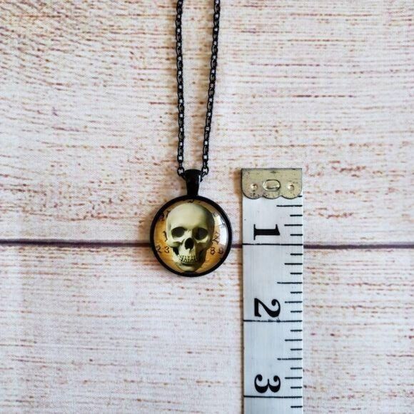 Spooky Skull Pendant Gothic Halloween Chain Necklace - Picture 6 of 8